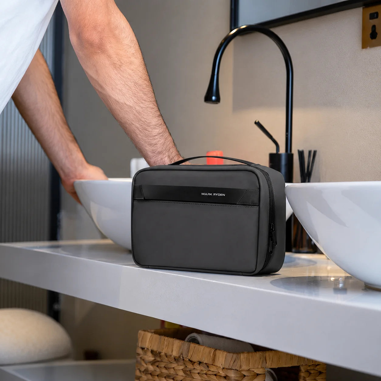 Men’s Hanging Toiletry Bag - Multi-Compartment Travel Bag