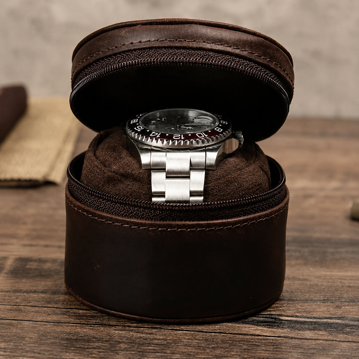Men’s Leather Watch Travel Case - Round Single-Watch Box