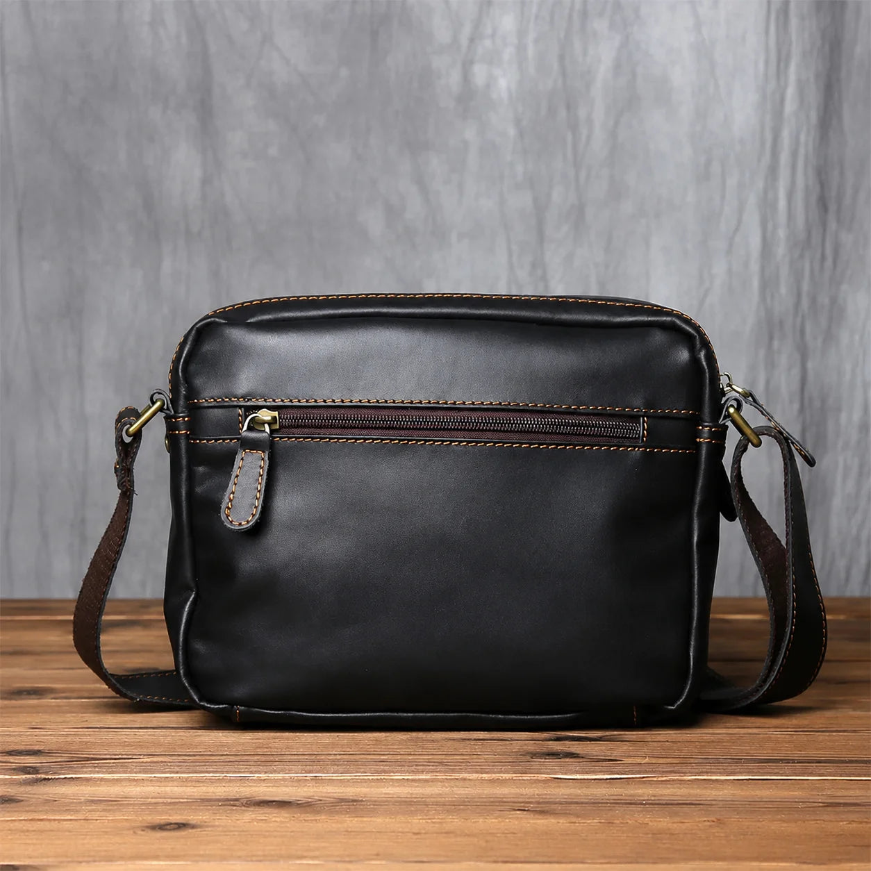 Men’s Leather Messenger Bag - Crazy Horse Multi-Pocket Carry